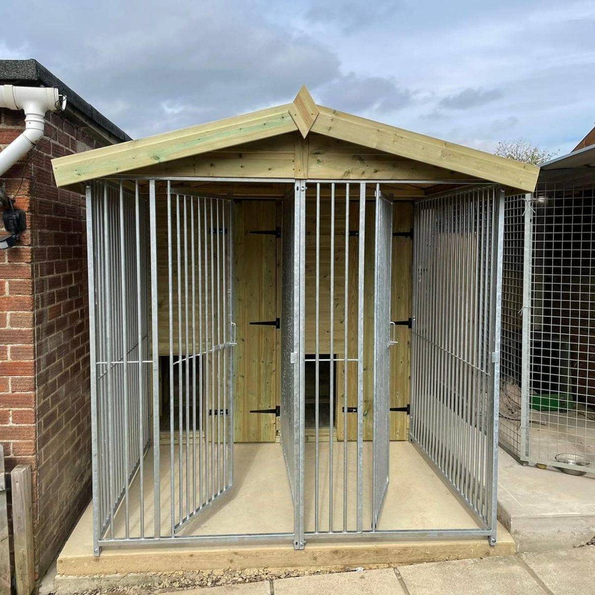 6.5 X 8 ft Duo Dog Kennel benchmarkkennels
