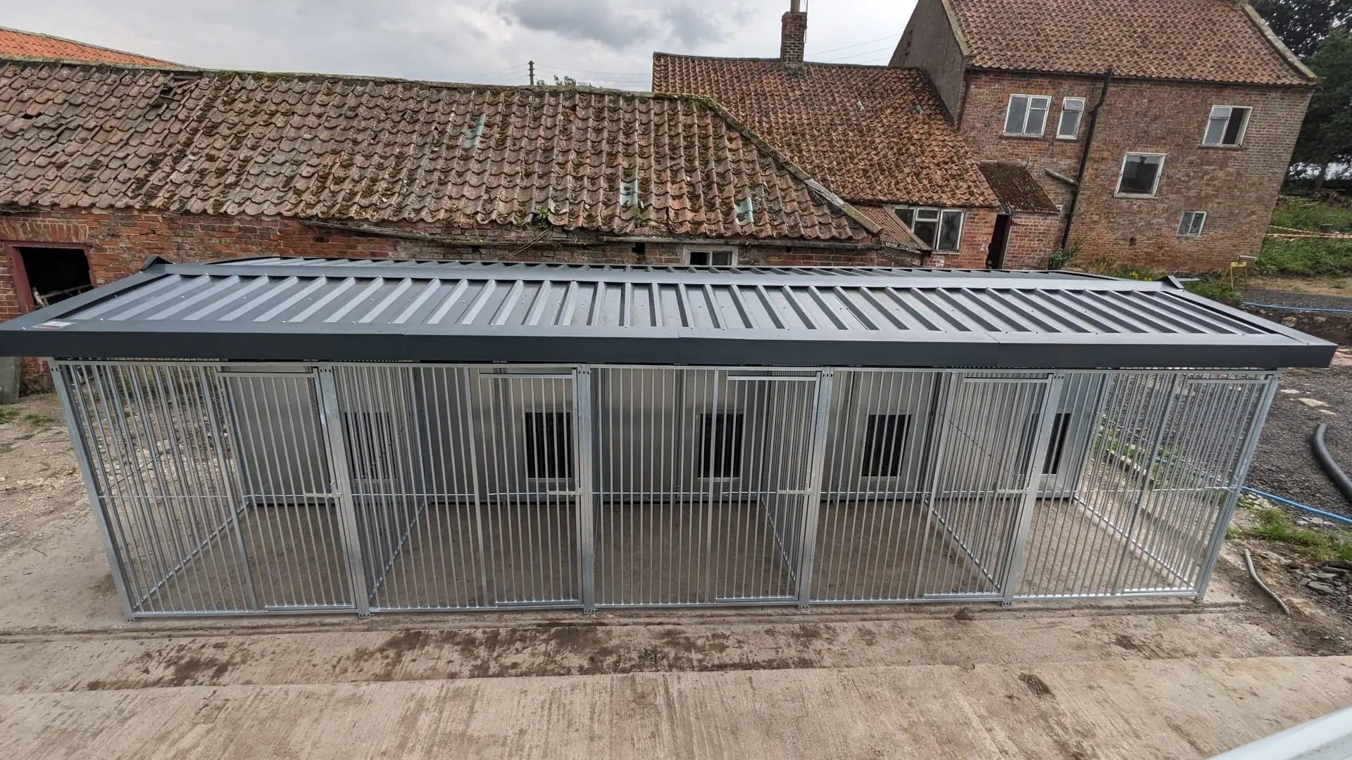 20 X 12 ft Five Bay Eco Thermal Plastic Dog Kennel Benchmark Kennels